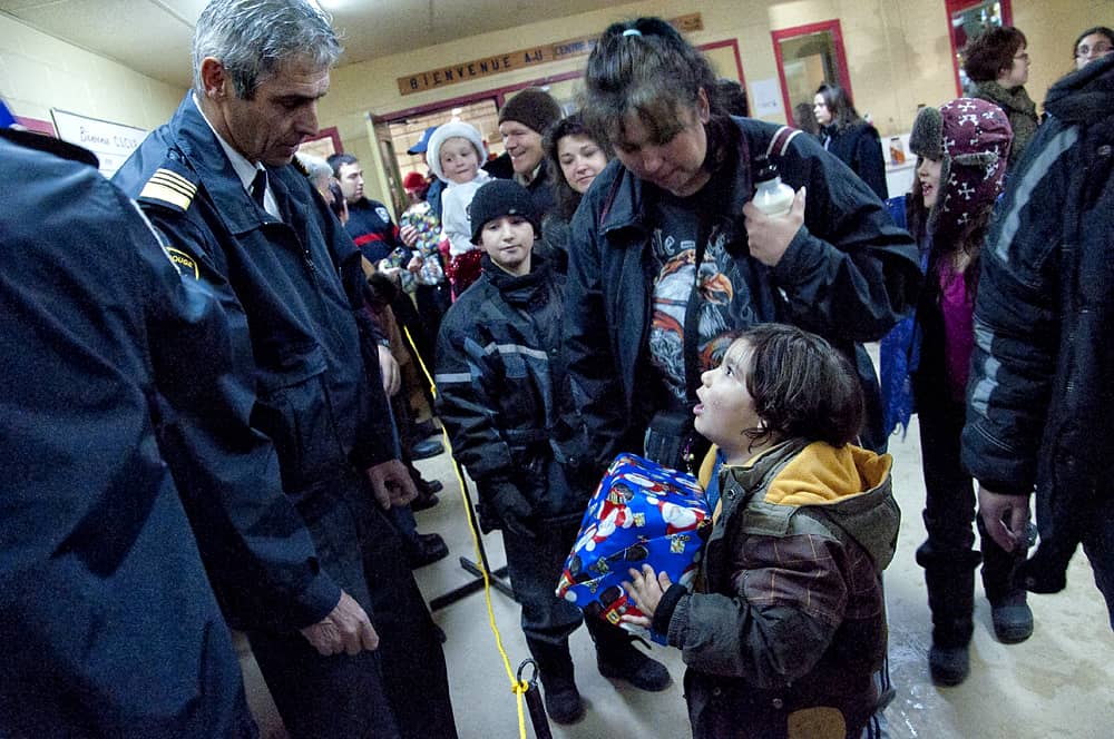 Parades et cadeaux de Noël pour les jeunes de la Rouge