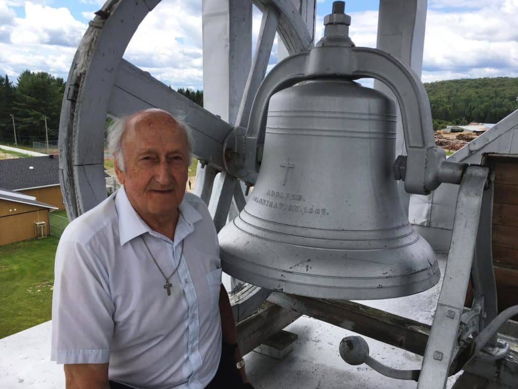 Une cloche du curé Labelle se trouve à La Minerve