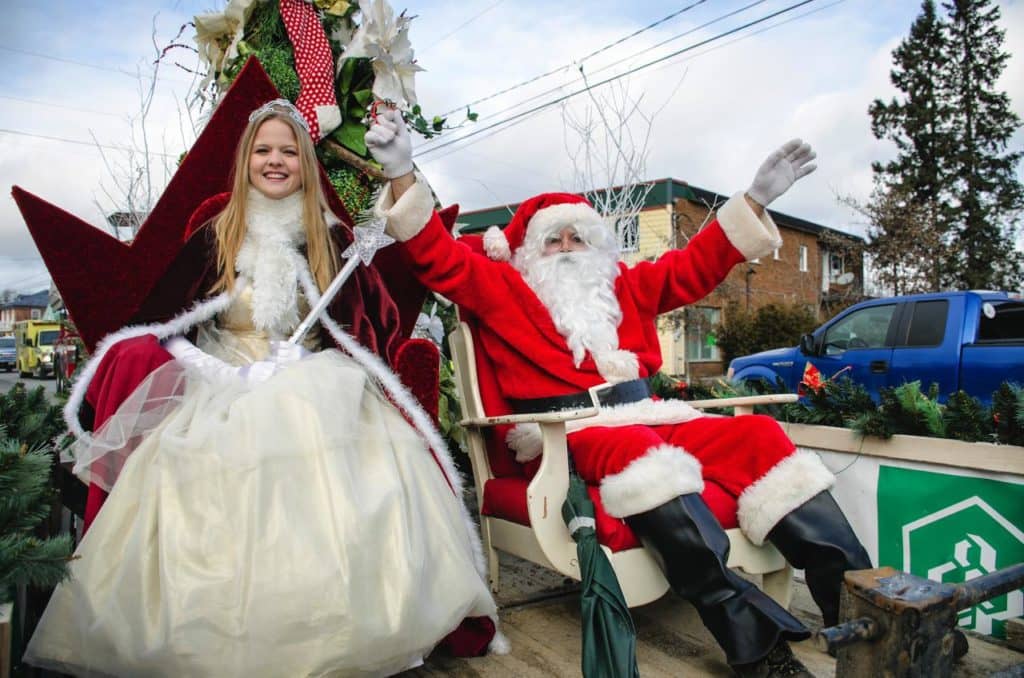 Les pompiers et le père Noël multiplient les cadeaux