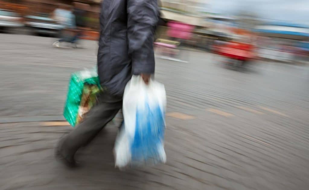 Bannir les sacs de plastique à Rivière-Rouge?? Pas pour demain