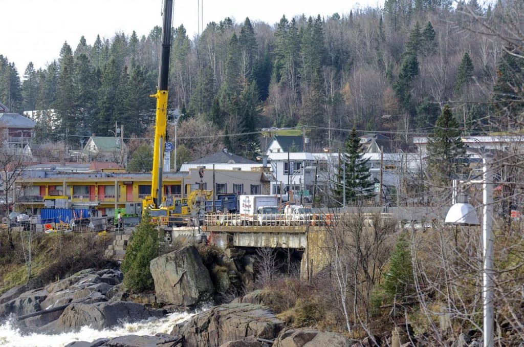 Les travaux de reconstruction du pont ont repris