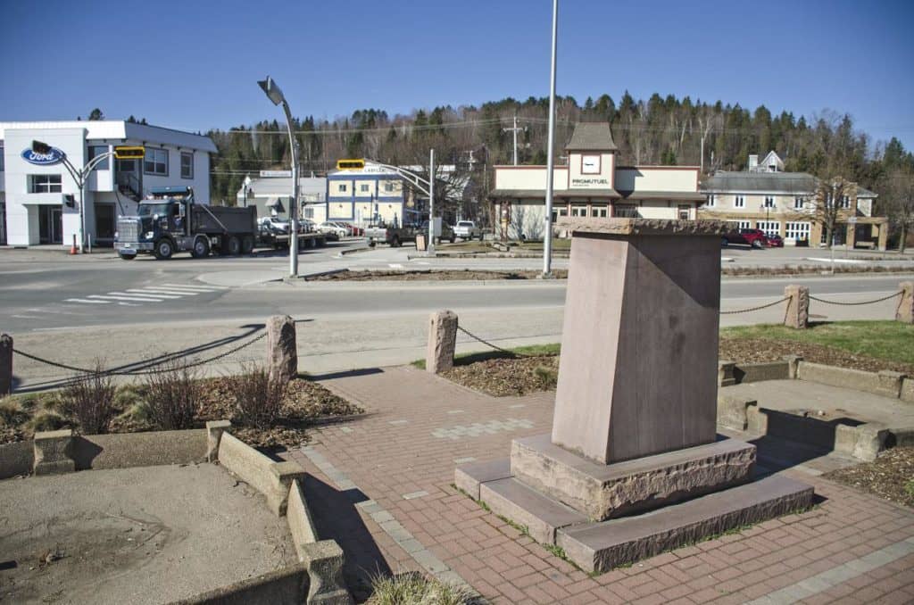 Ne cherchez pas la statue du curé à Labelle
