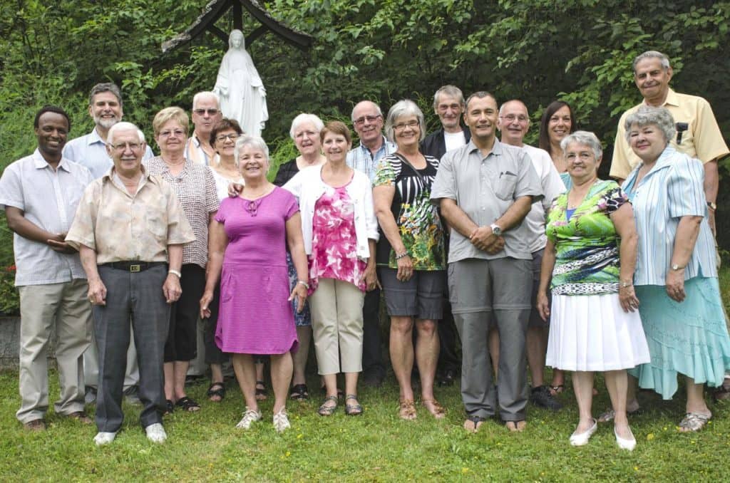 Une équipe de bénévoles rafraichit le presbytère