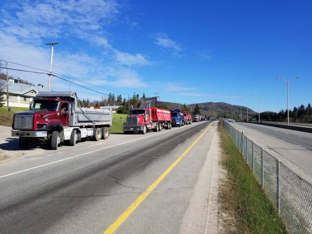 Les camionneurs affiliés à l’ANCAI manifestent
