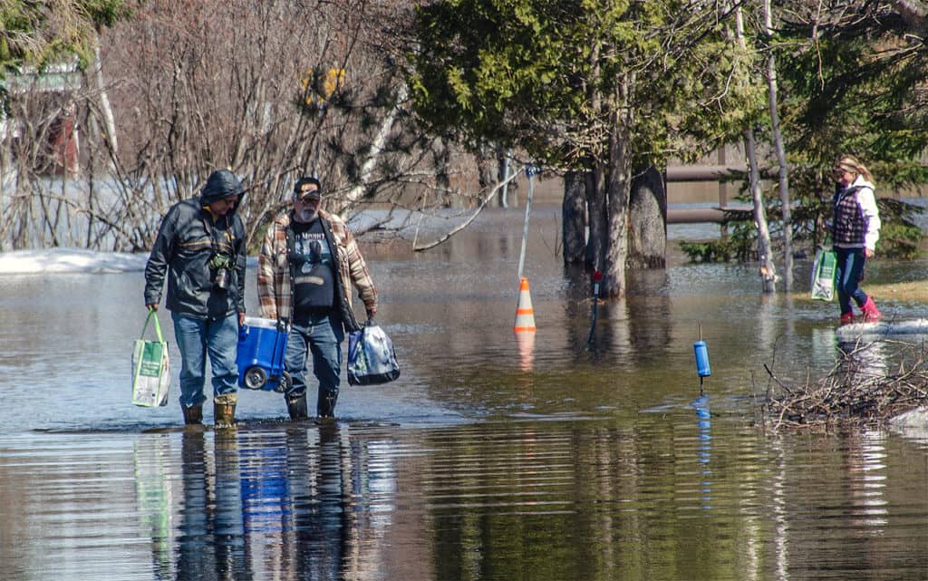 Beaucoup d’eau et de déplacements suite aux inondations
