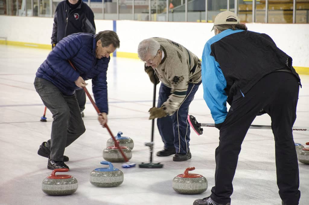 FADOQ: le tournoi de curling est aussi une rencontre amicale