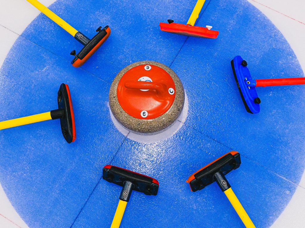 Curling: Aidez Les Pierre-à-feu de la Rouge