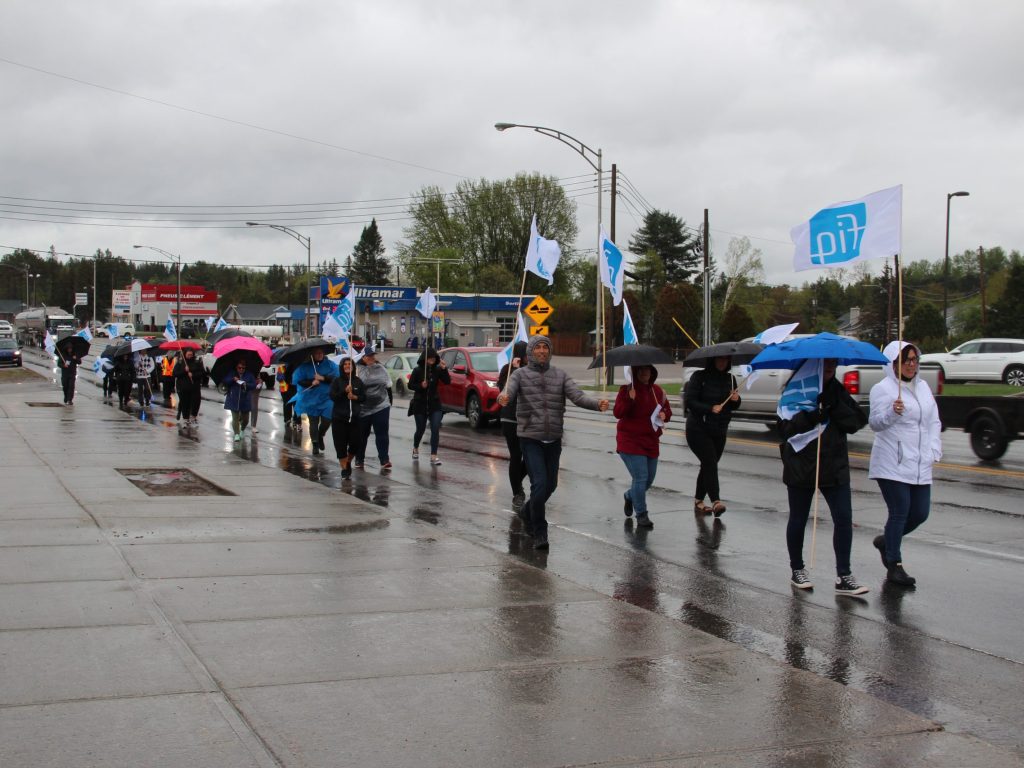 La FIQ-SPSL manifeste à l’hôpital de Mont-Laurier