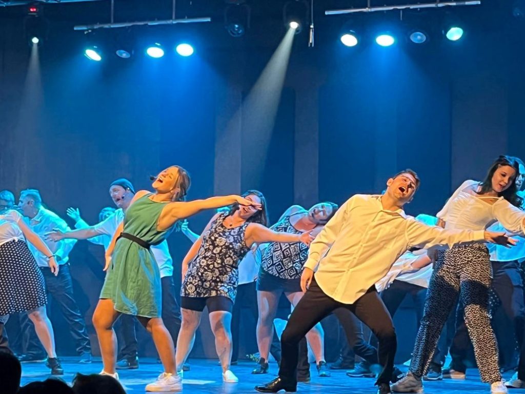 Lancement officiel de la comédie musicale Mamma Mia!