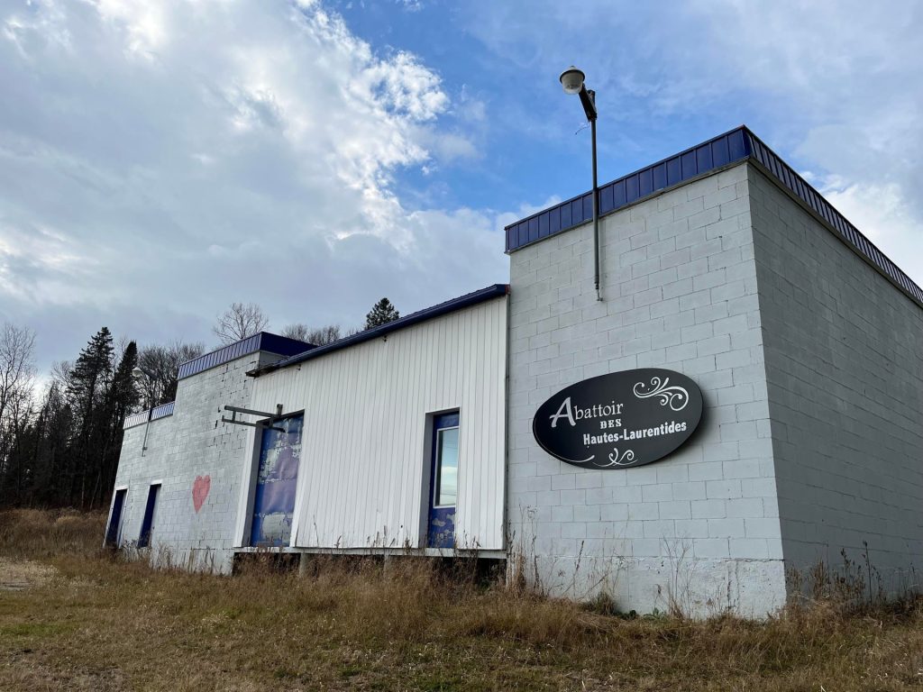 Québec pressé par les éleveurs d’ouvrir l’abattoir de Ferme-Neuve