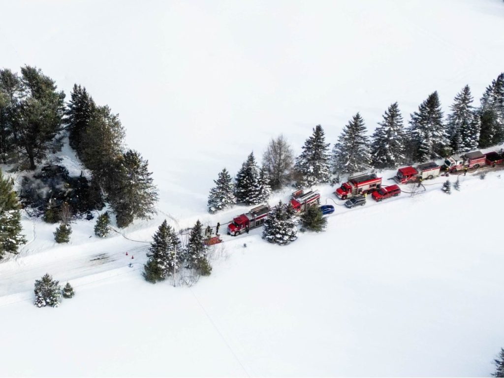 Une maison part en fumée à Lac-du-Cerf