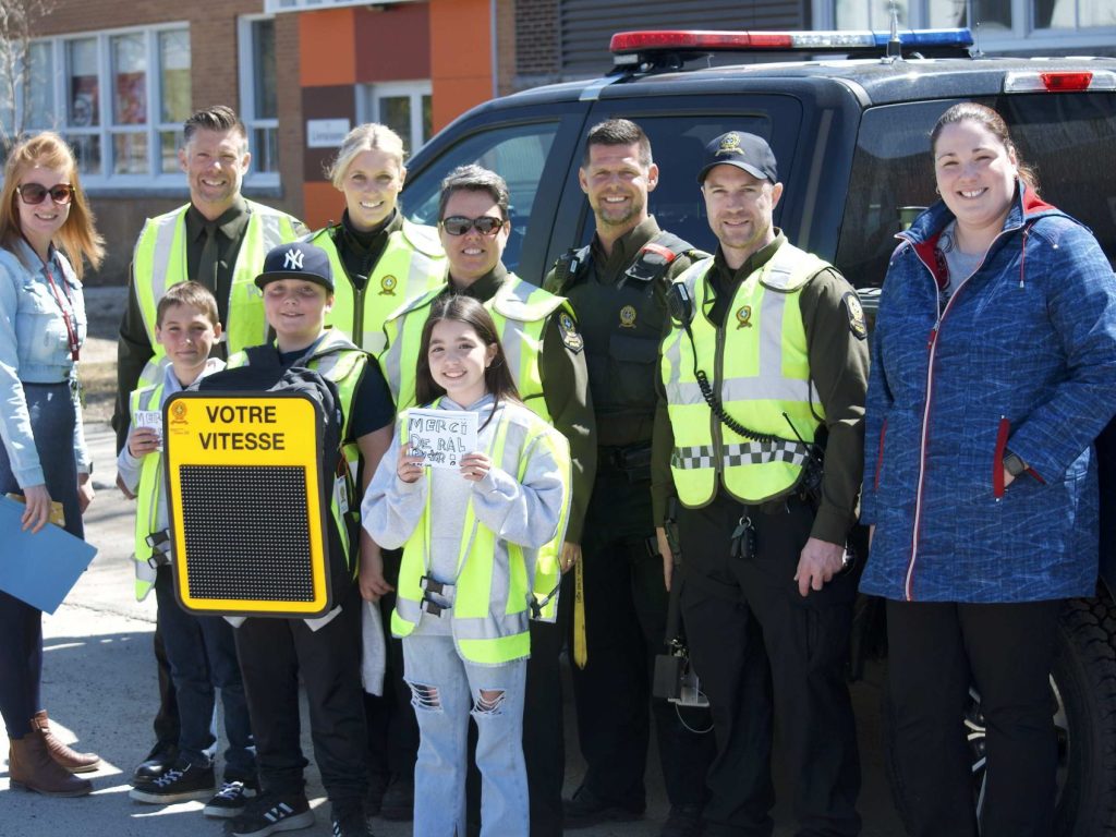 La Sûreté du Québec en opération de sécurité routière à l’école du Méandre