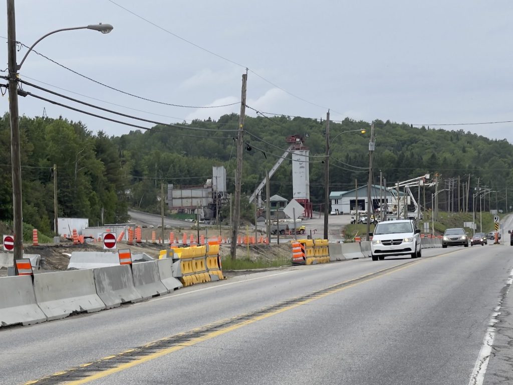 Des poteaux déplacés pour le chantier de la route 117 à Labelle