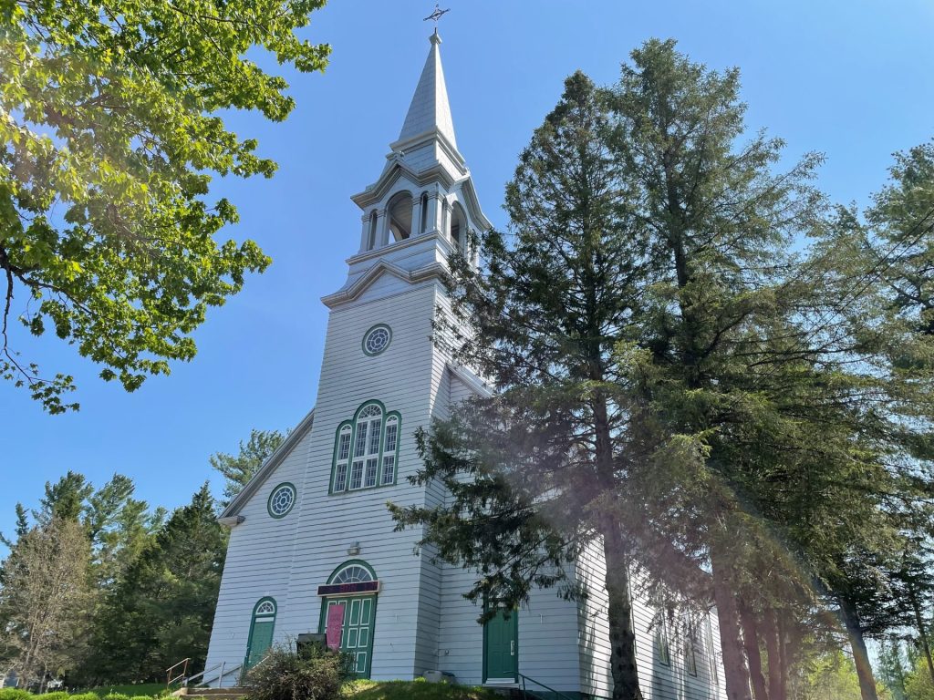 L’église de Kiamika préservée, celle de Val-Barrette à vendre