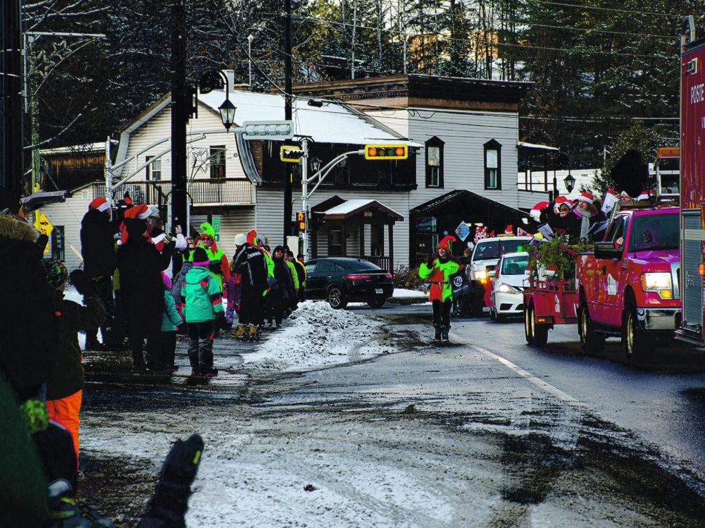 Les pompiers de Rivière-Rouge préparent la parade de Noël