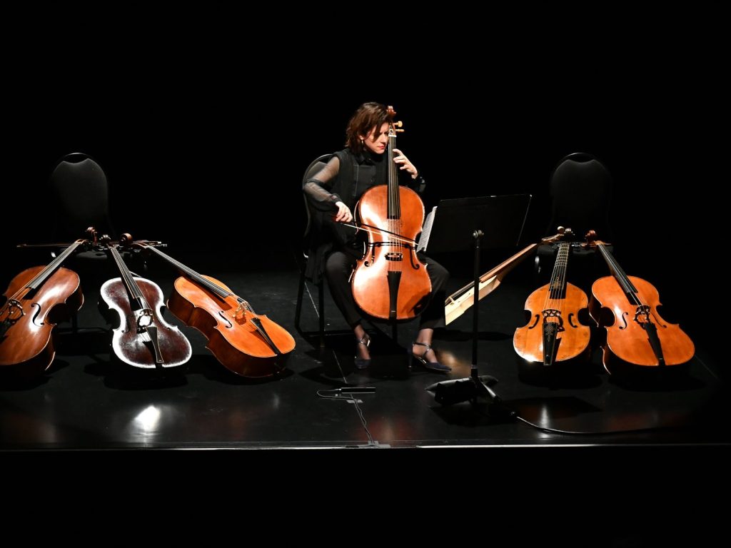 Elinor Frey et ses violoncelles à l’Espace Théâtre