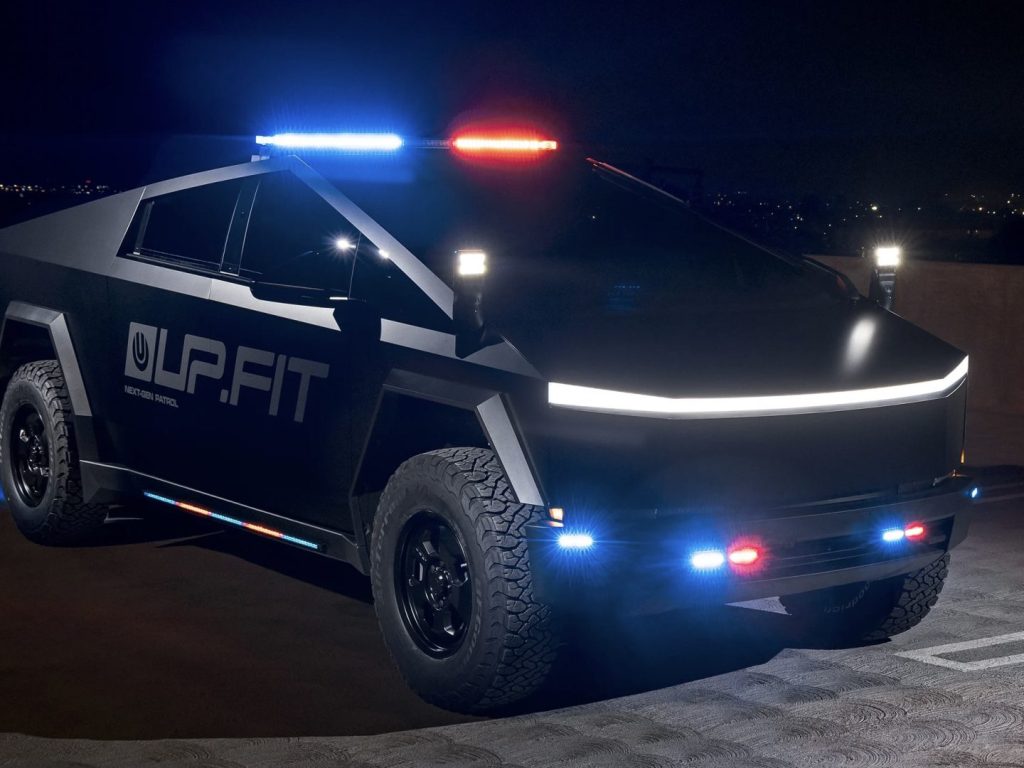 Le Cybertruck reçoit le traitement « Police Pack » d’UP.FIT