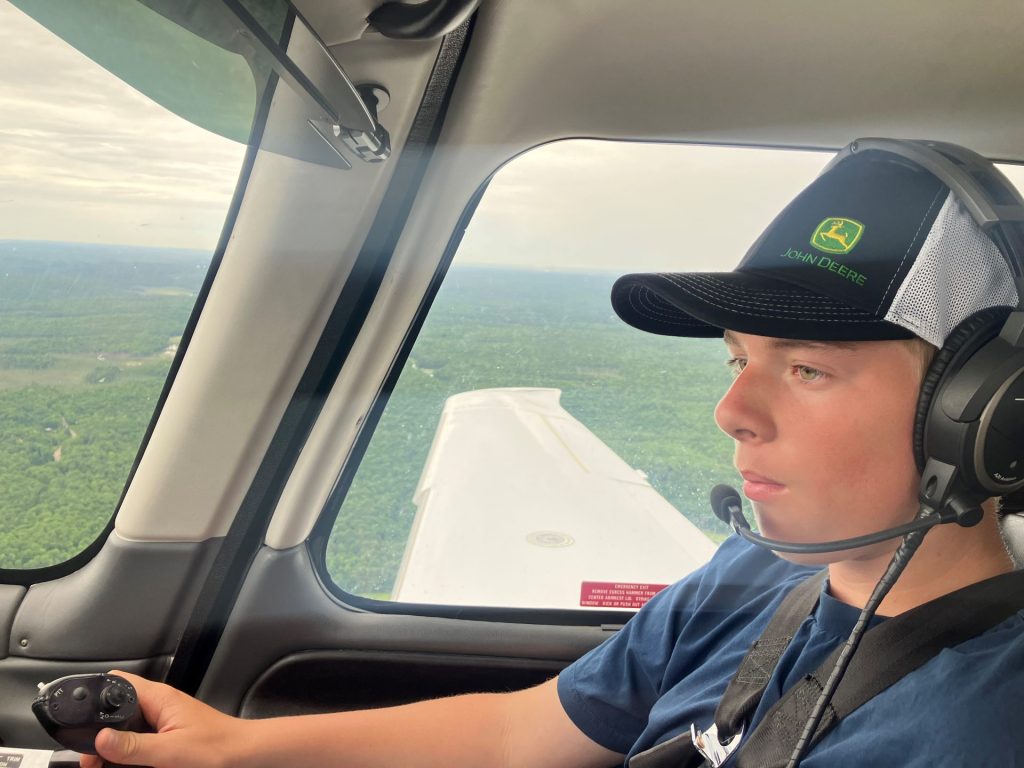 Piloter un avion seul, à 14 ans