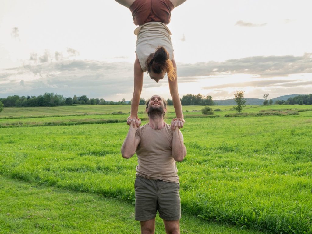 Acroyoga : un sport axé sur le plaisir et la connexion