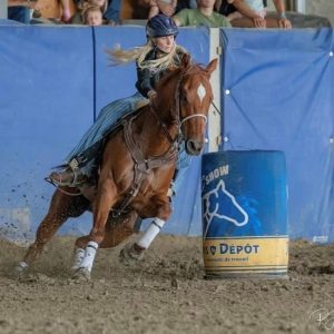 Natasha Feidler, qui a participé au Festival Western de Saint-Tite. (Photo gracieuseté - Vanessa Feidler / Robert Lapointe photographe)